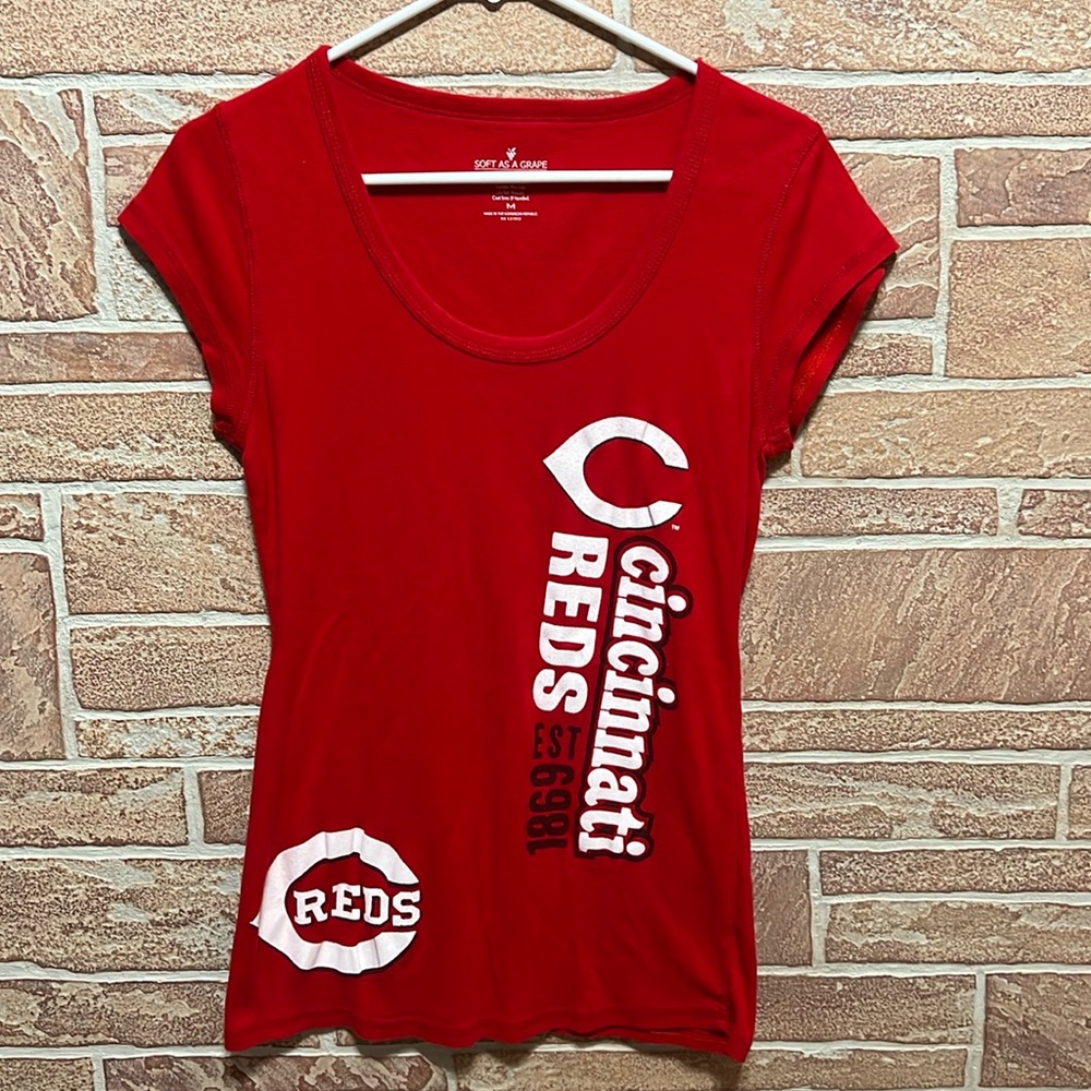 Women’s red Red’s tee Medium M